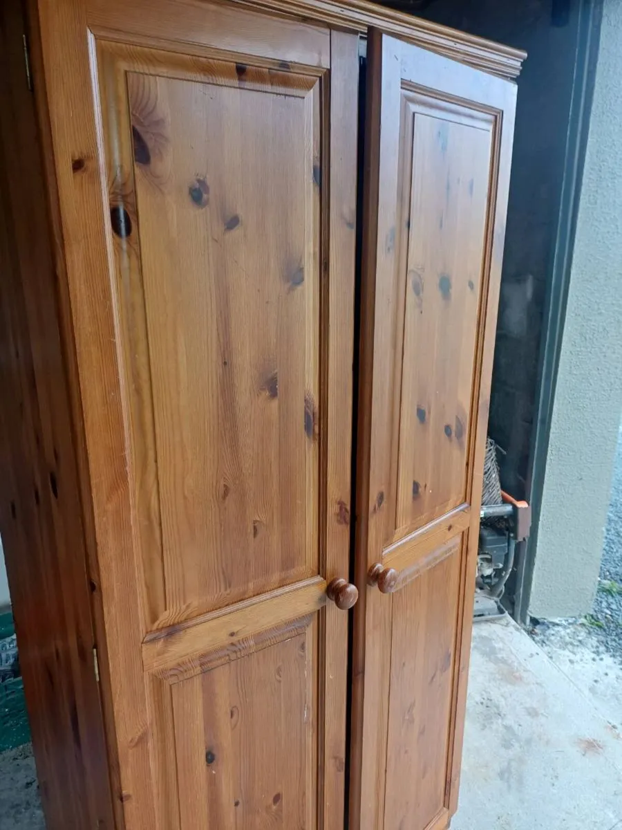 Double wardrobe - Image 3