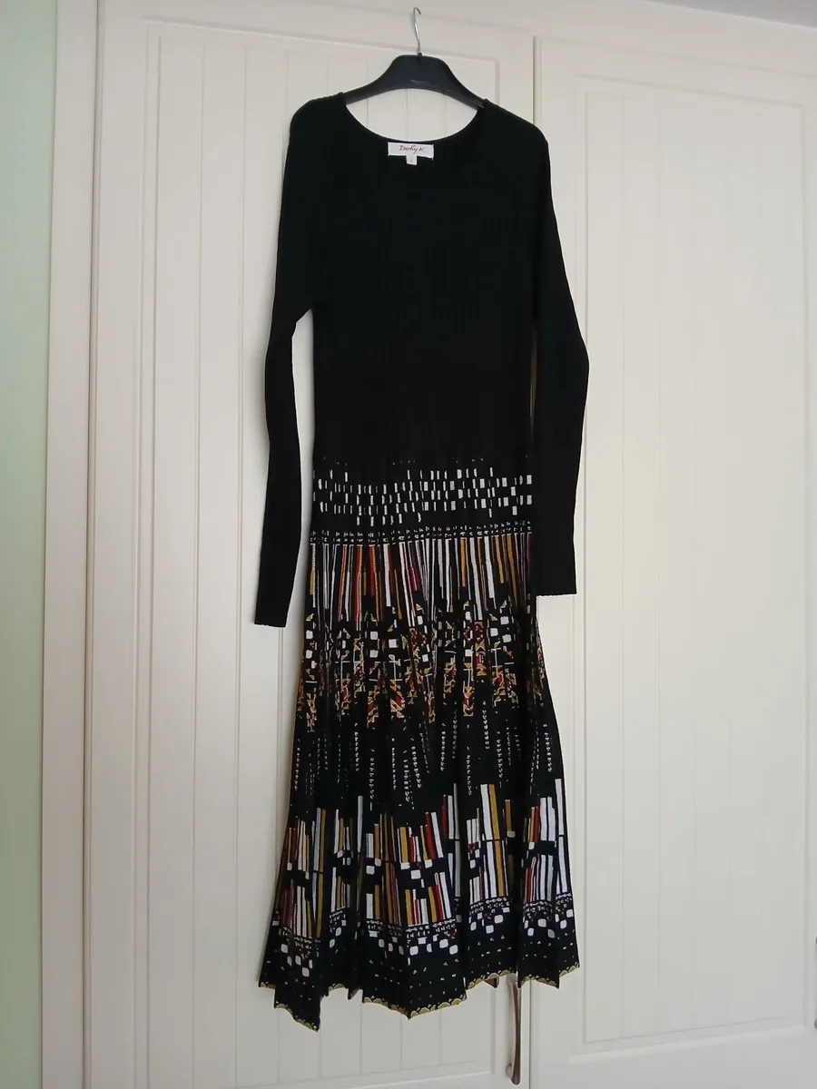 Women's  clothing - Image 3