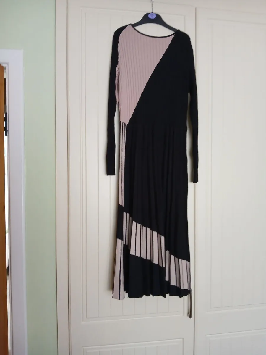Women's  clothing - Image 4