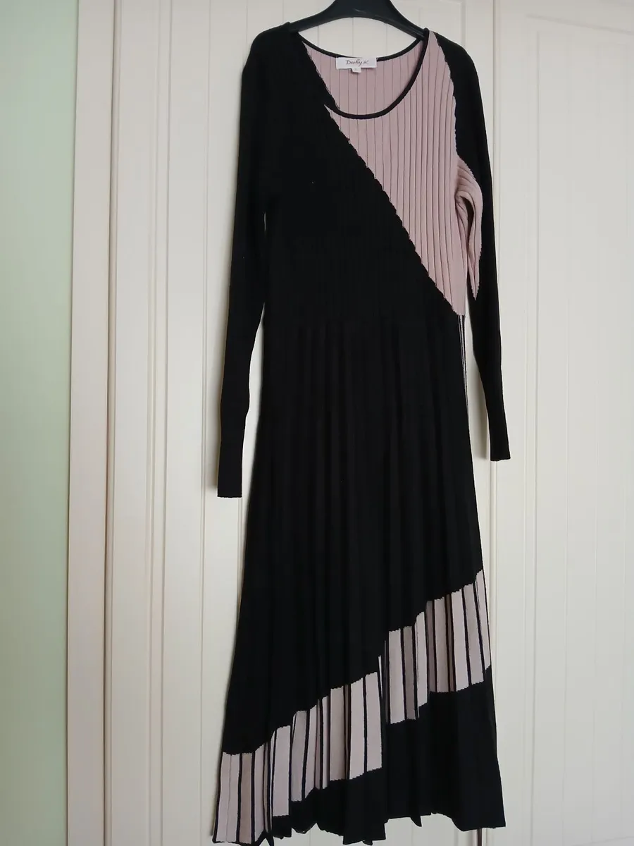 Women's  clothing - Image 1