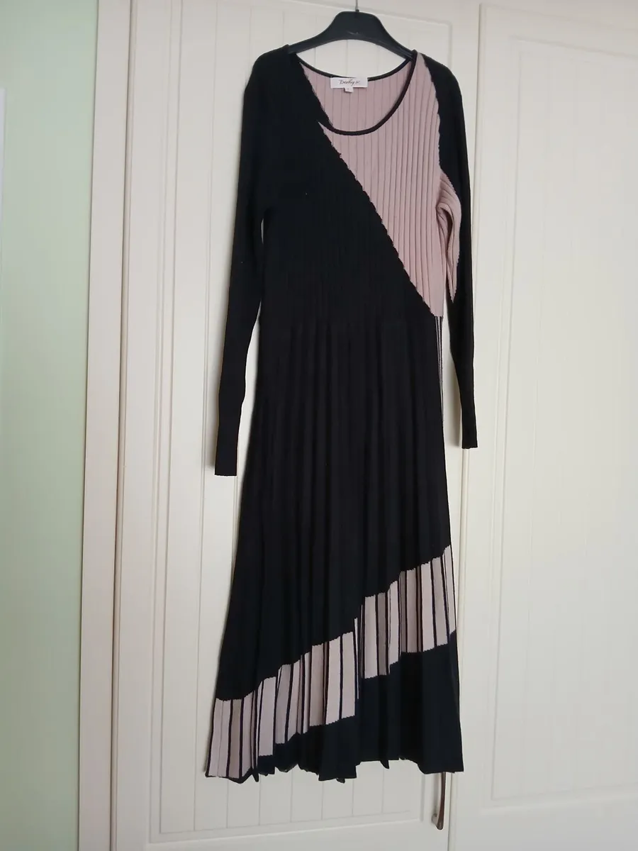 Women's  clothing - Image 2