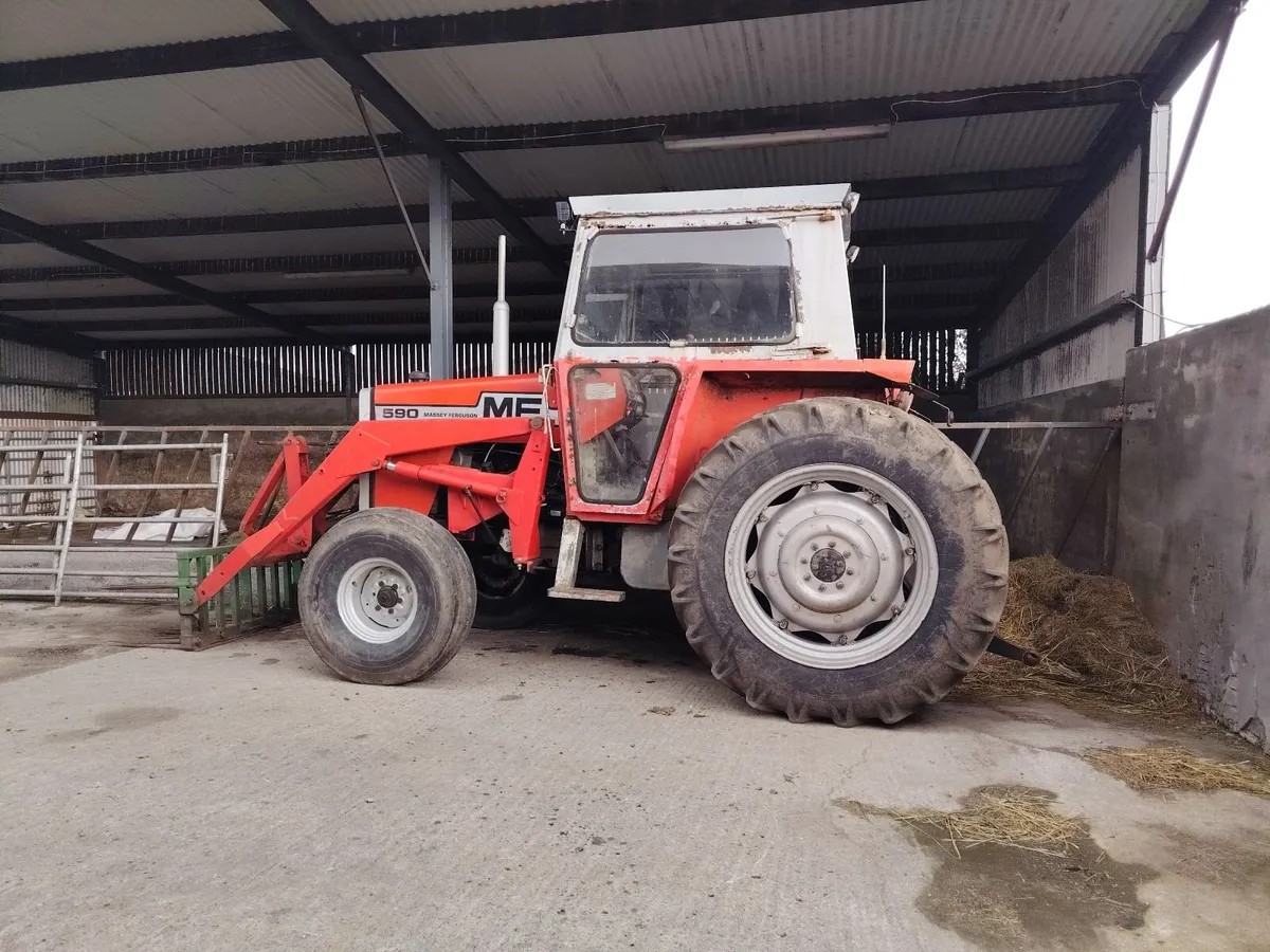 Massey Ferguson 590 Tractor with Loader - Image 2