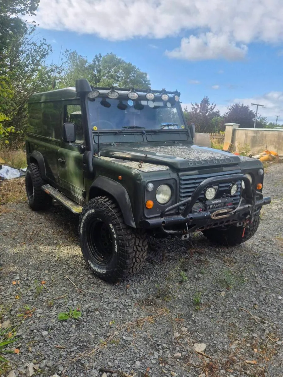 Land Rover  Defender - Image 1