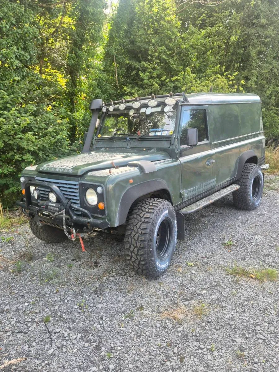 Land Rover  Defender - Image 2