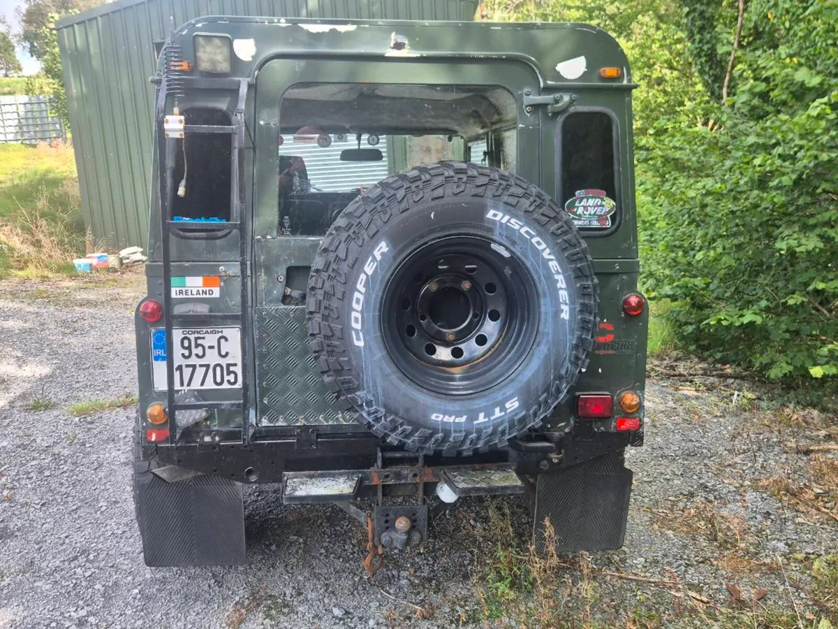 Land Rover  Defender - Image 4