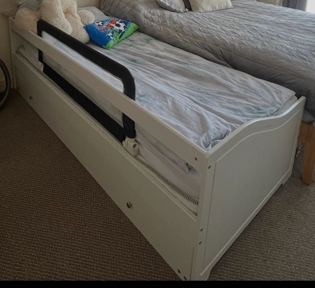 Single trundle bed