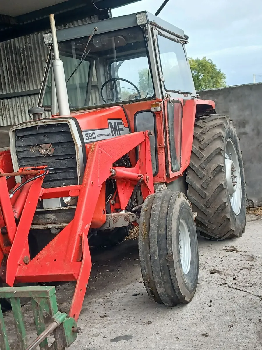 Massey Ferguson 590 Tractor with Loader - Image 3