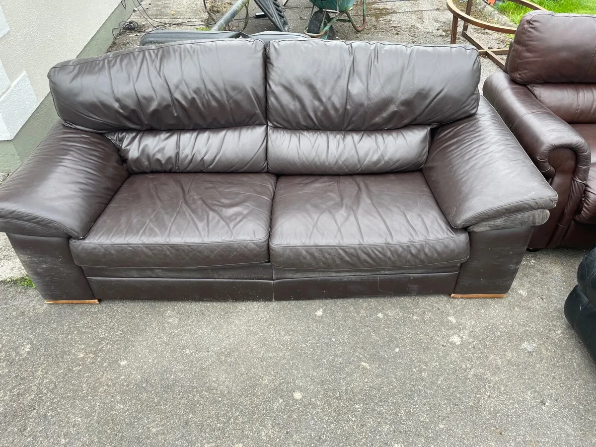 FREE - LIVING ROOM SOFAS - armchair and recliner - Image 1