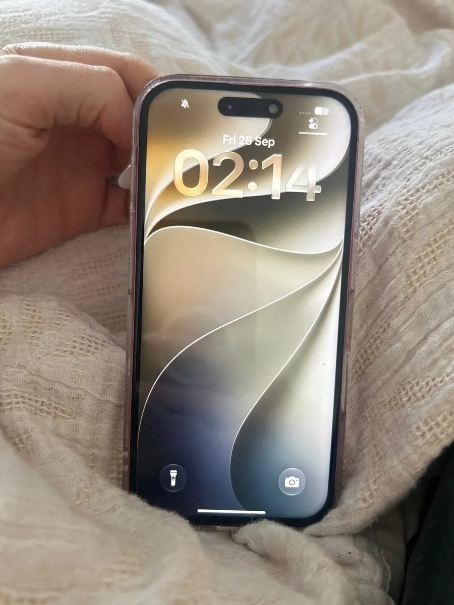 IPhone 16 - Image 1