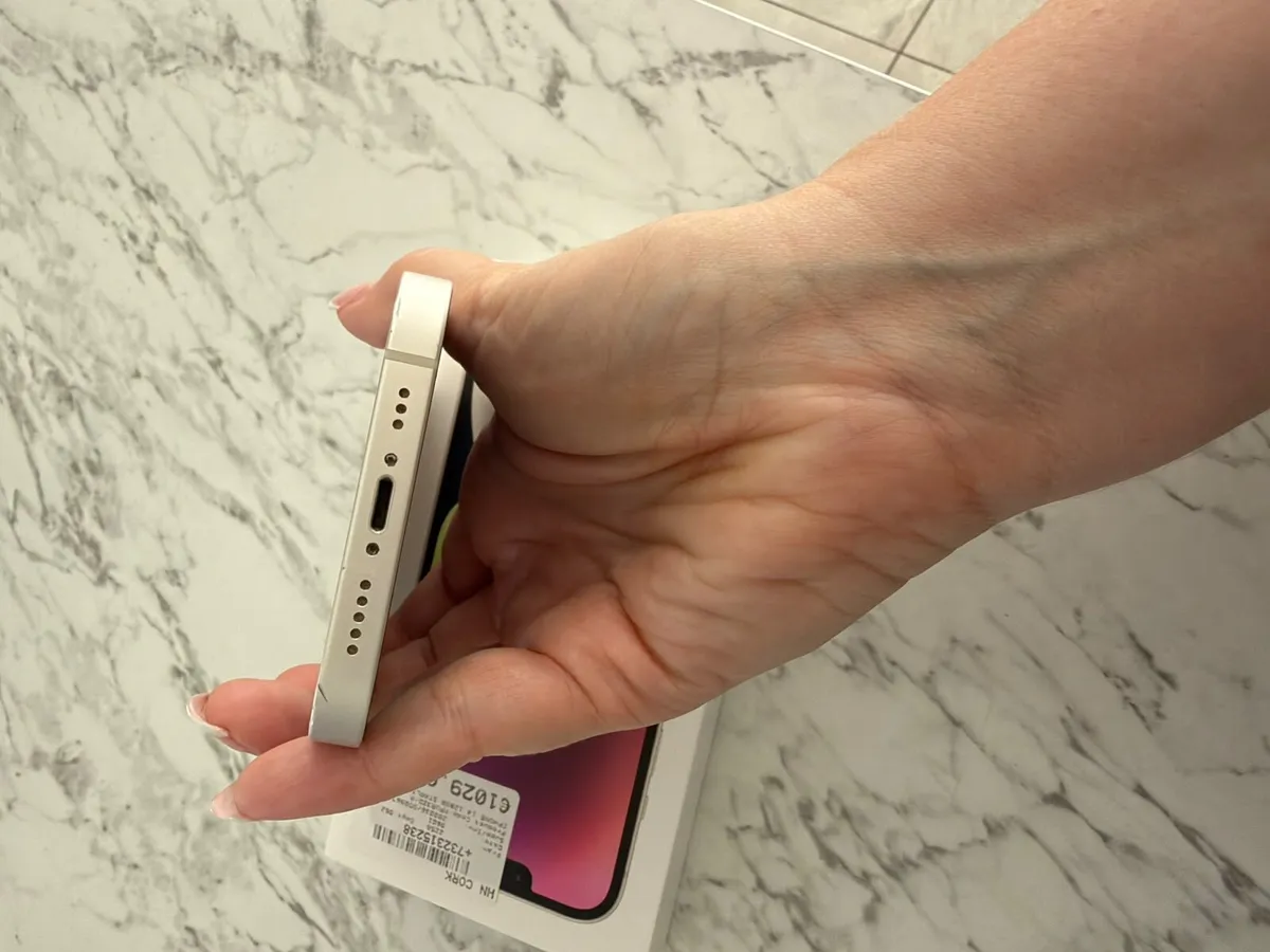 iPhone 14 - Image 4