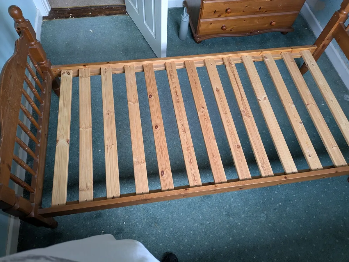 Single bed - Image 2