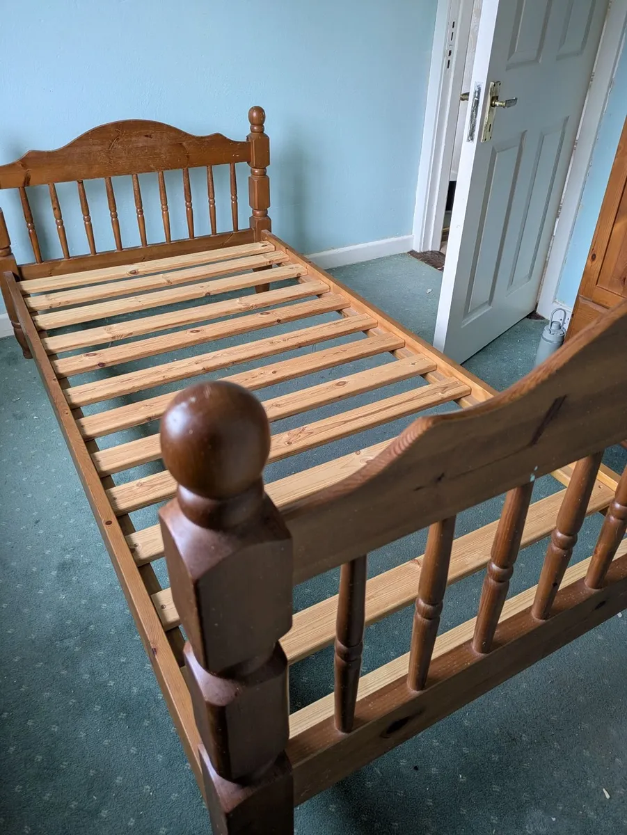 Single bed - Image 1
