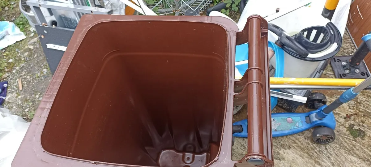 Wheelie Bin (1) - Image 4