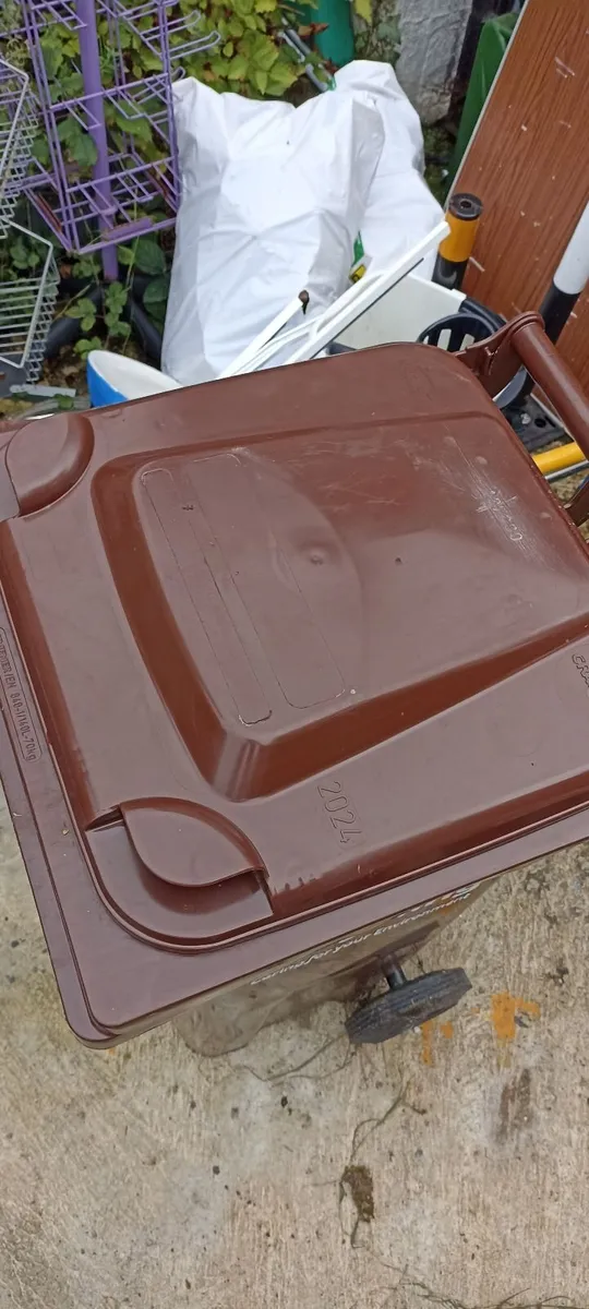 Wheelie Bin (1) - Image 3