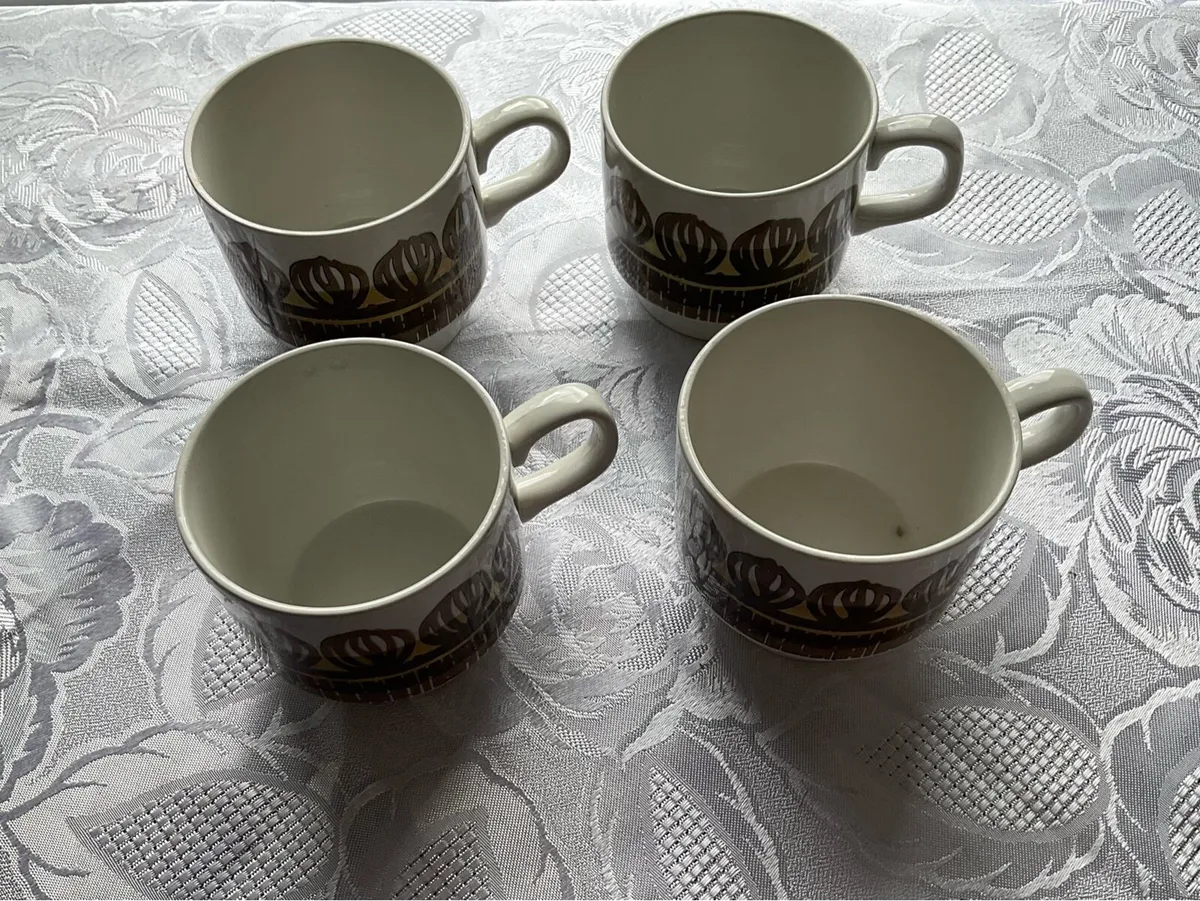 Vintage  cups x 4. - Image 1