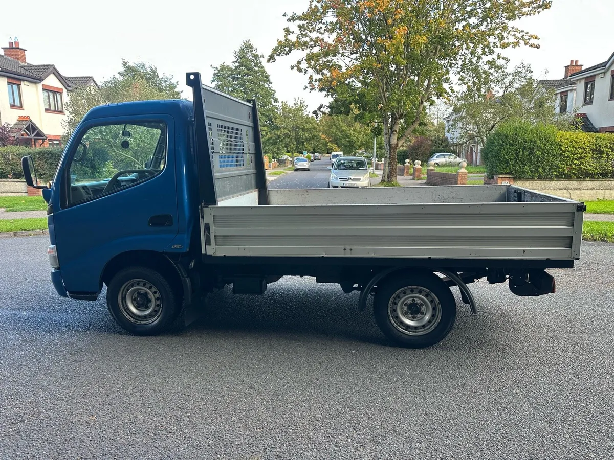 2004 TOYOTA DYNA 2.5 DOE/TAX - Image 4