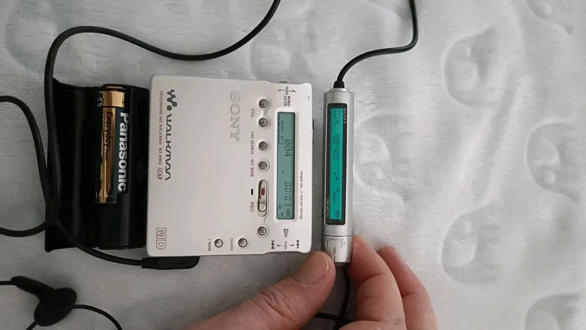 Sony Mini Disc Walkman - Image 3