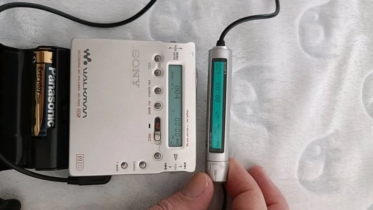Sony Mini Disc Walkman - Image 4