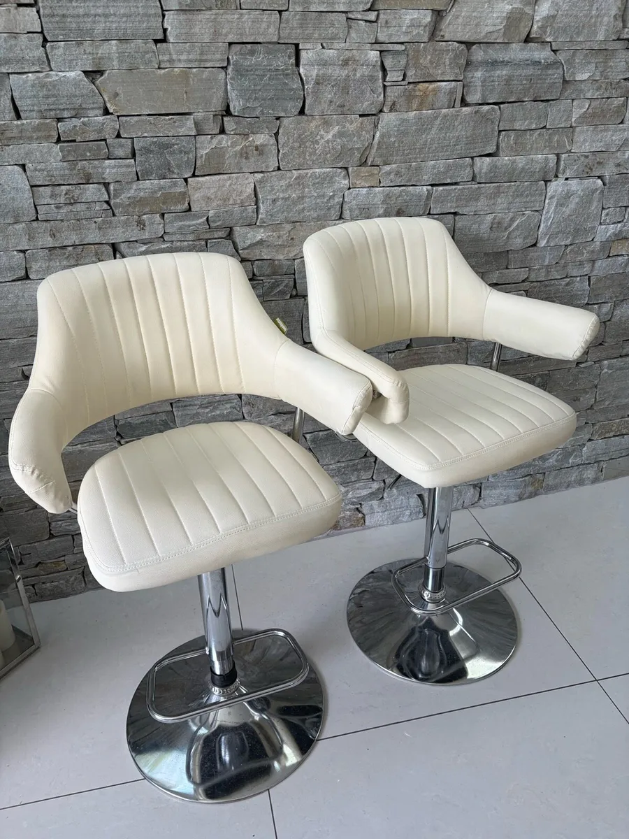 Cream kitchen bar stools