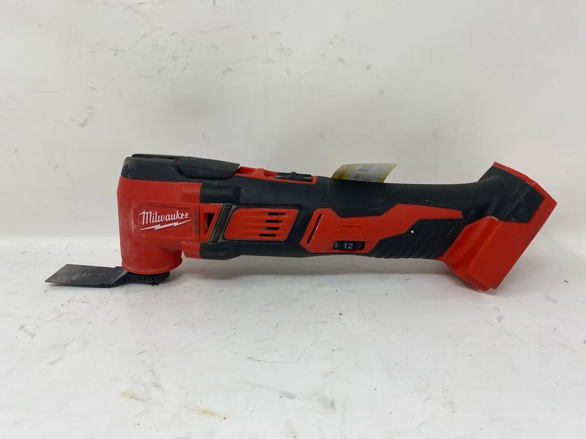 Milwaukee M18 BMT 18V Cordless Multi Tool - Image 2