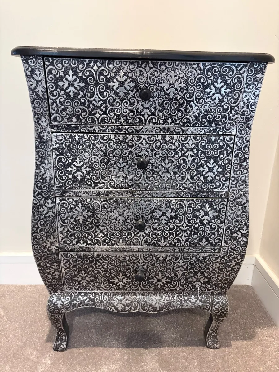 Chest of drawers - Image 1
