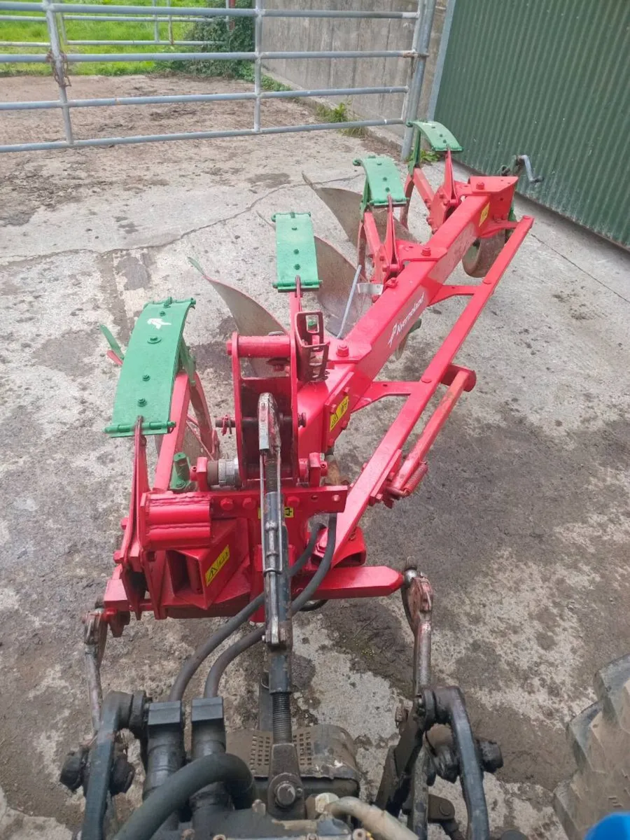 Kverneland 4 furrow vary width plough - Image 2