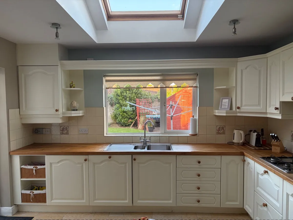 Kitchen units and countertops - Image 2