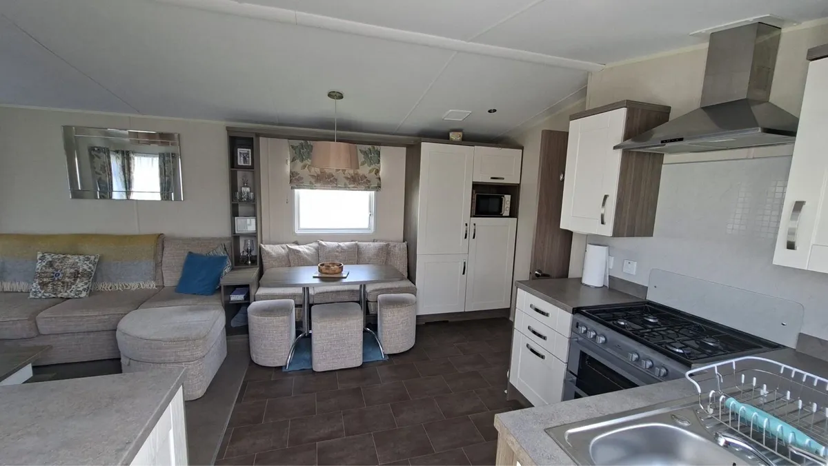 NEW IN 💫3 x Bedroom @ Broomfield Mobile Homes - Image 3