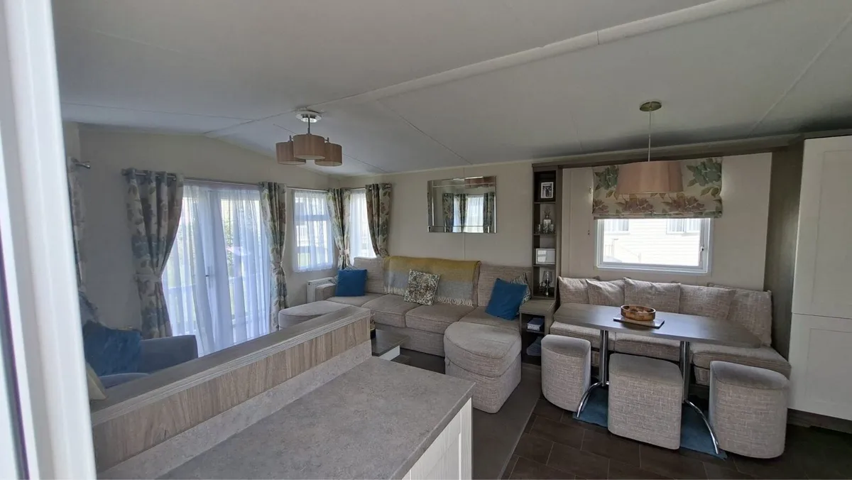 NEW IN 💫3 x Bedroom @ Broomfield Mobile Homes - Image 2