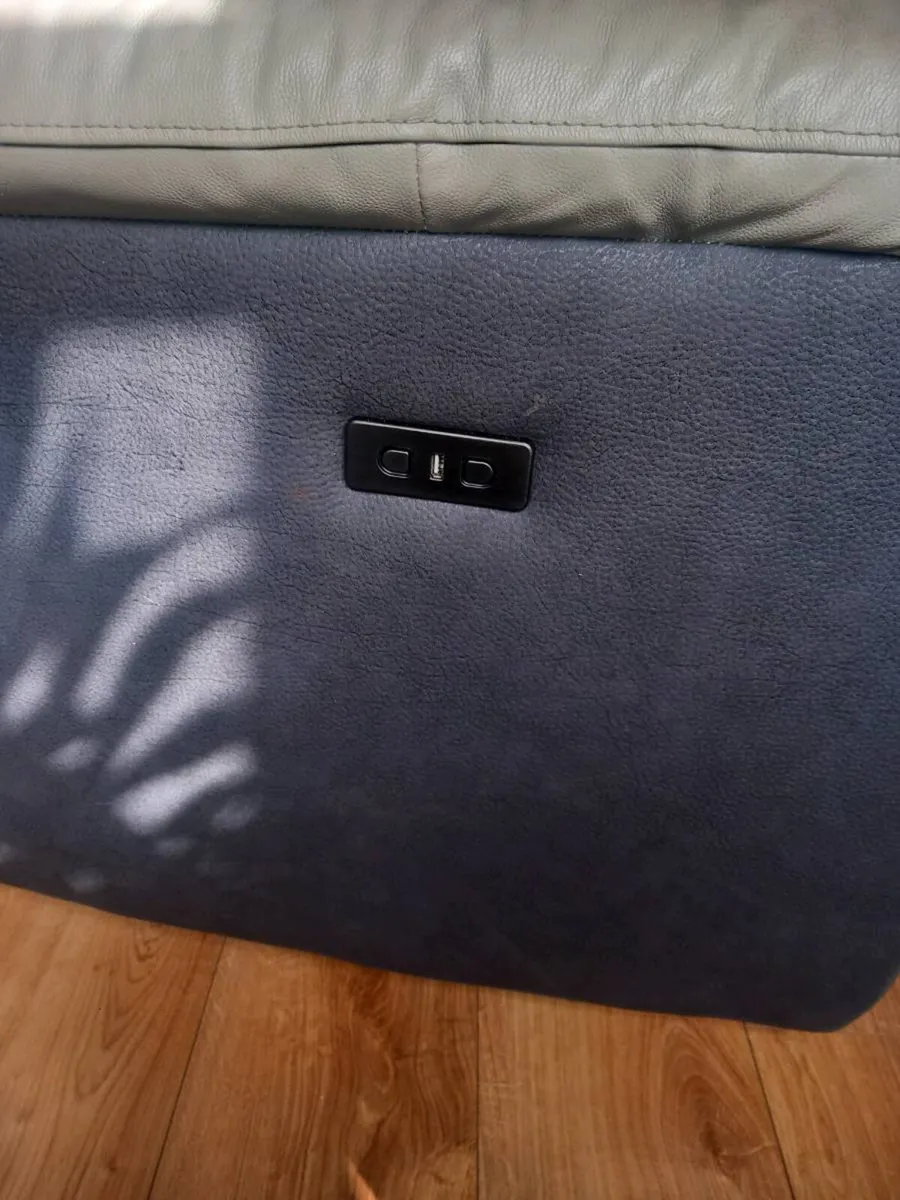 Electric leather recliners with Usb - Image 4
