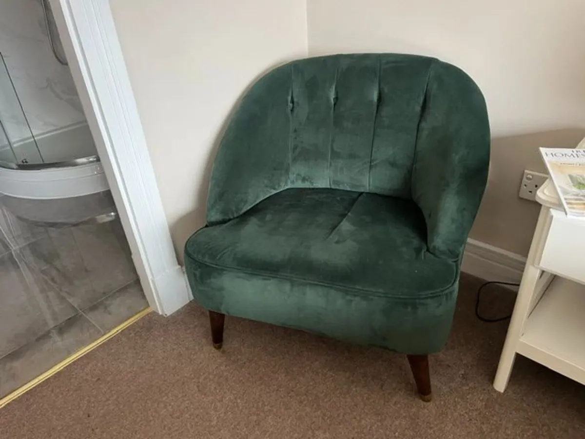 Green velvet chair - Image 1