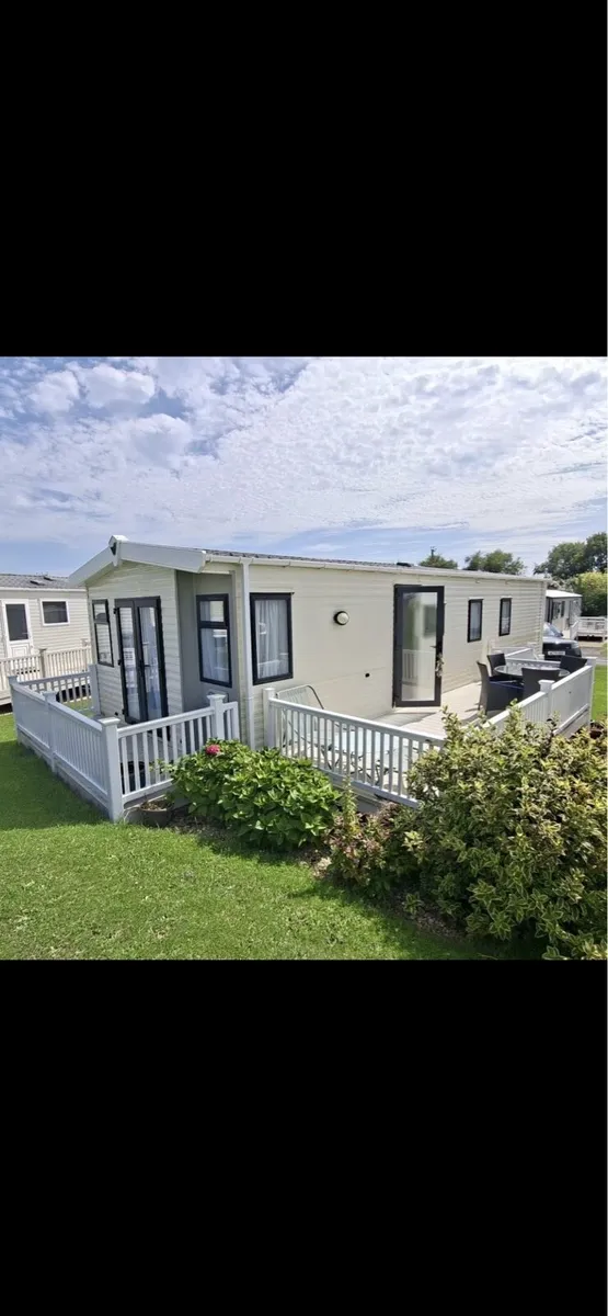 NEW IN 💫3 x Bedroom @ Broomfield Mobile Homes - Image 1