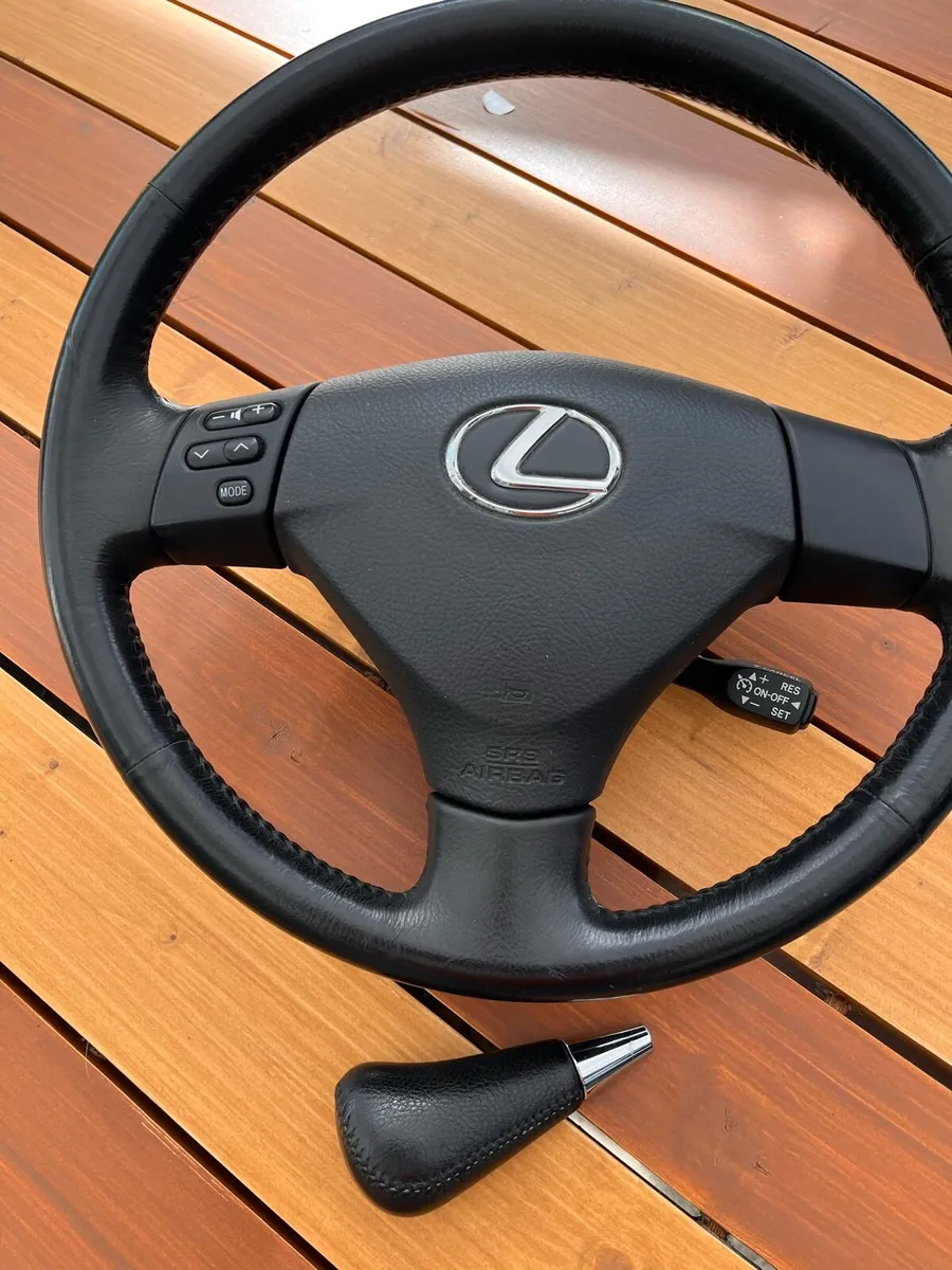Lexus RX 300 steering wheel and gear stick knob - Image 1