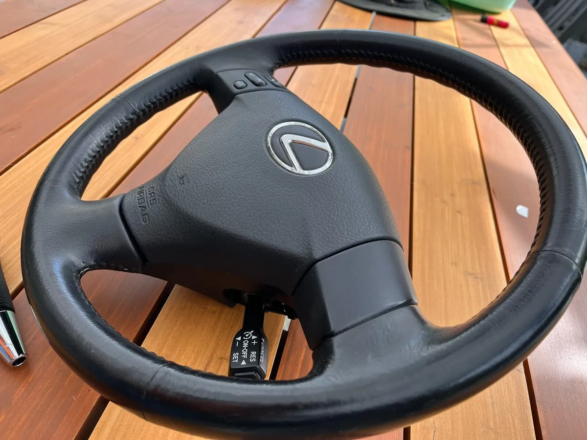 Lexus RX 300 steering wheel and gear stick knob - Image 2