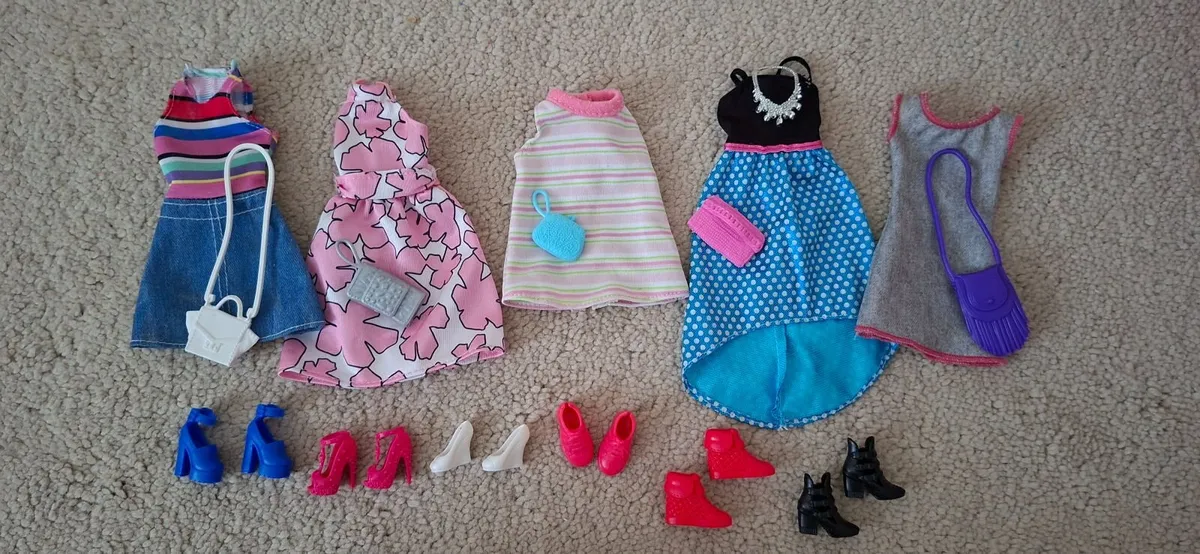 Barbie Wardrobe with accessories and Barbie Bakery - Image 3