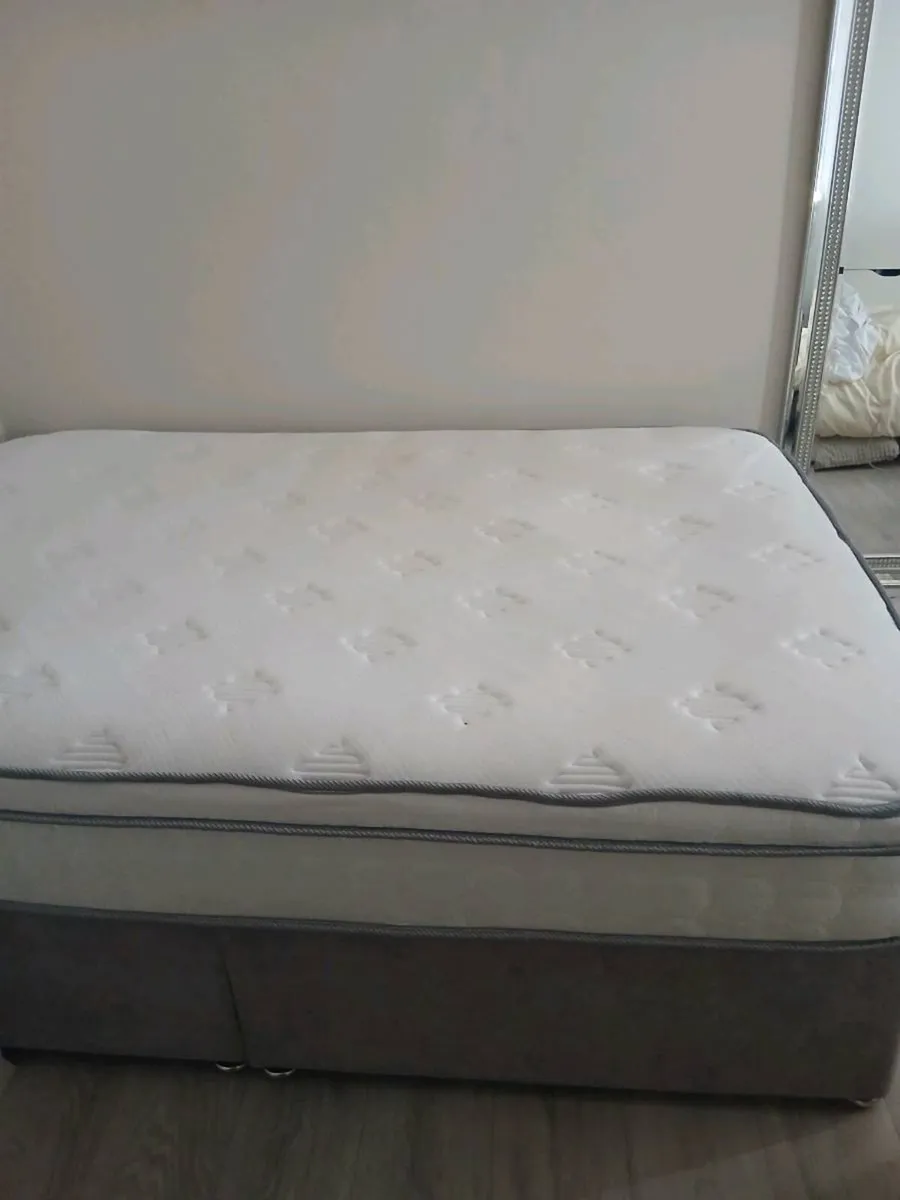Bed - Image 1