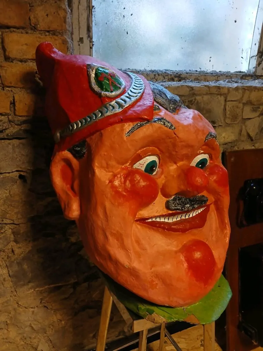 Vintage paper mache carnival parade head - Image 1