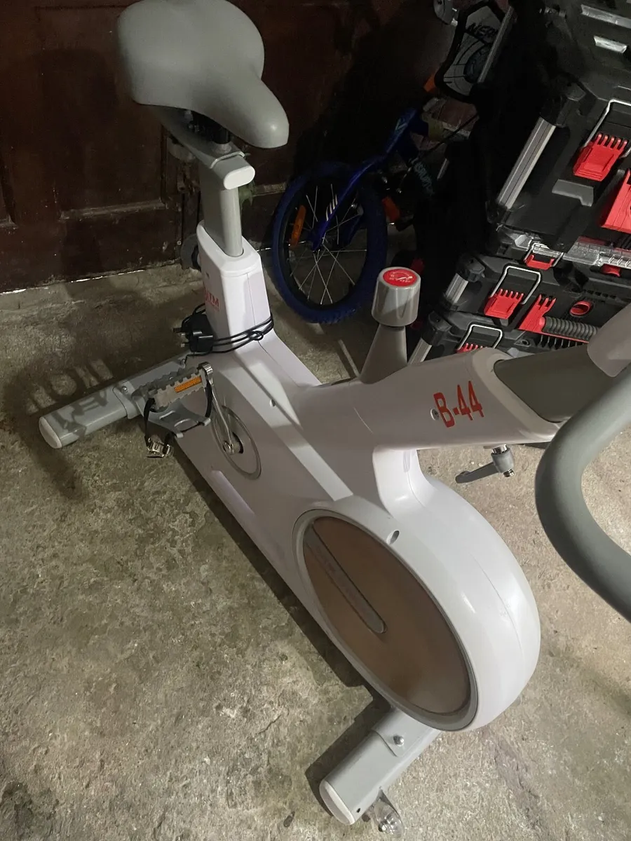 Exercise bike - Image 1