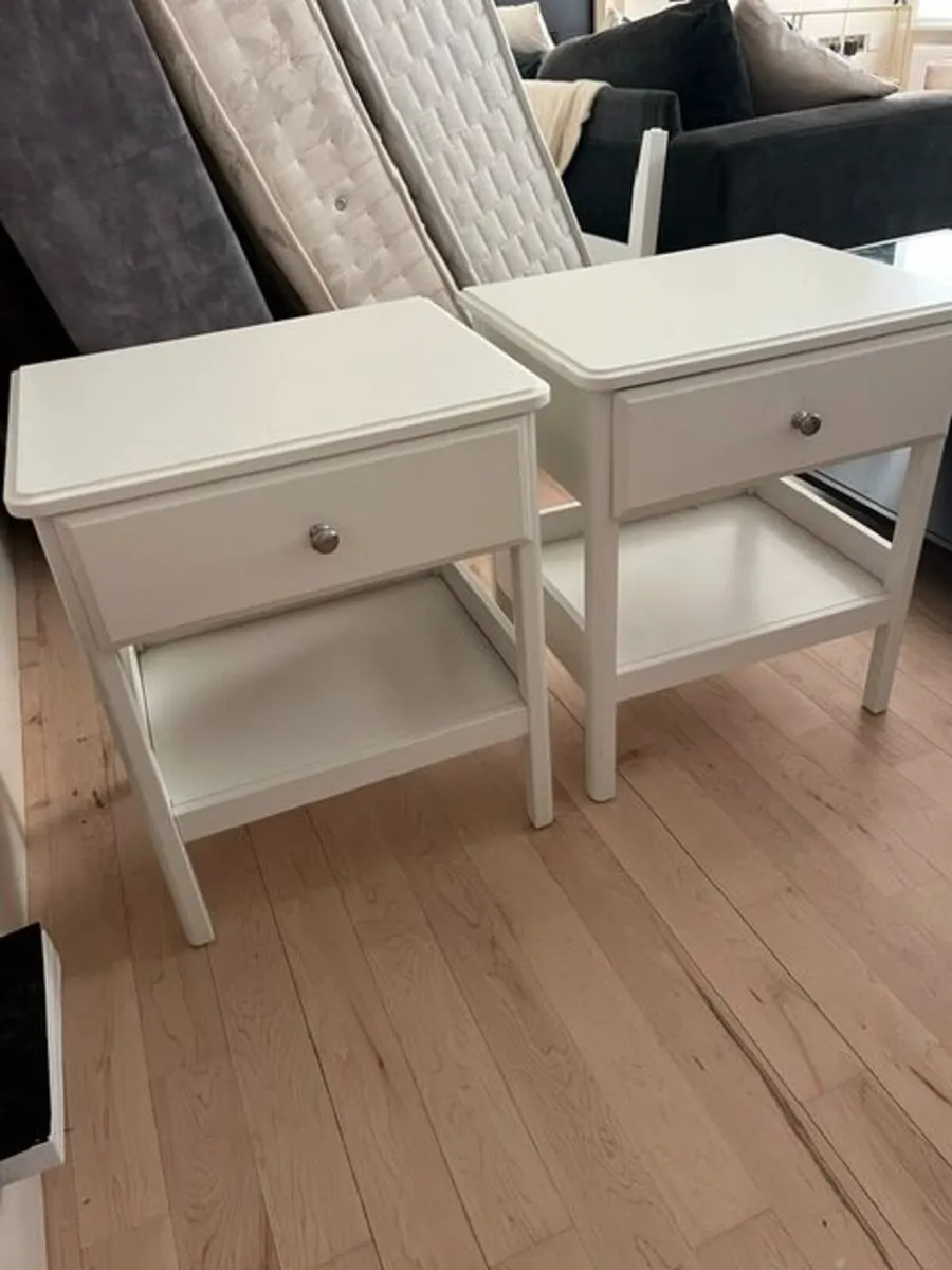 Pair of white bedside lockers - Image 1