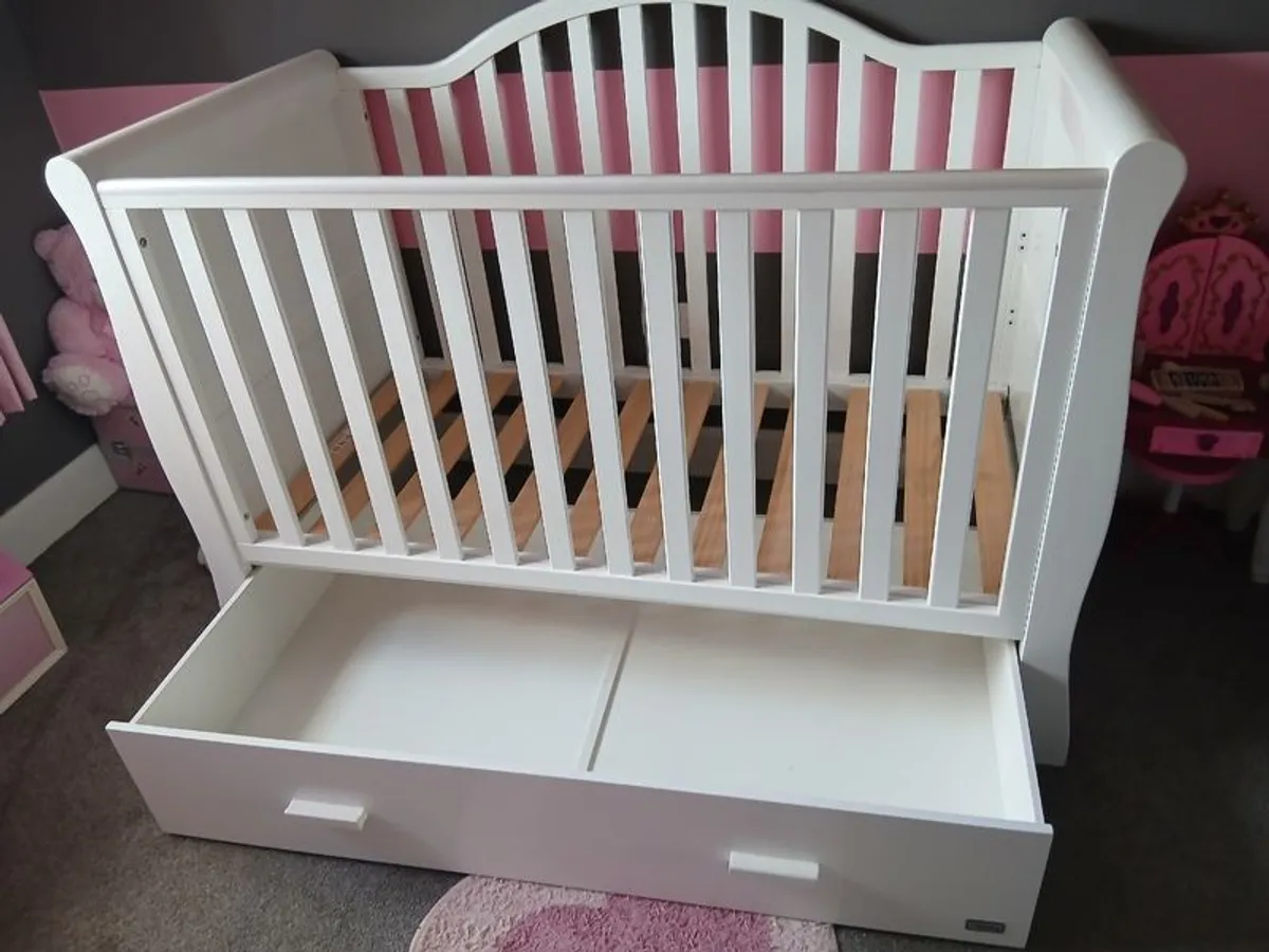 White cot bed - Image 2