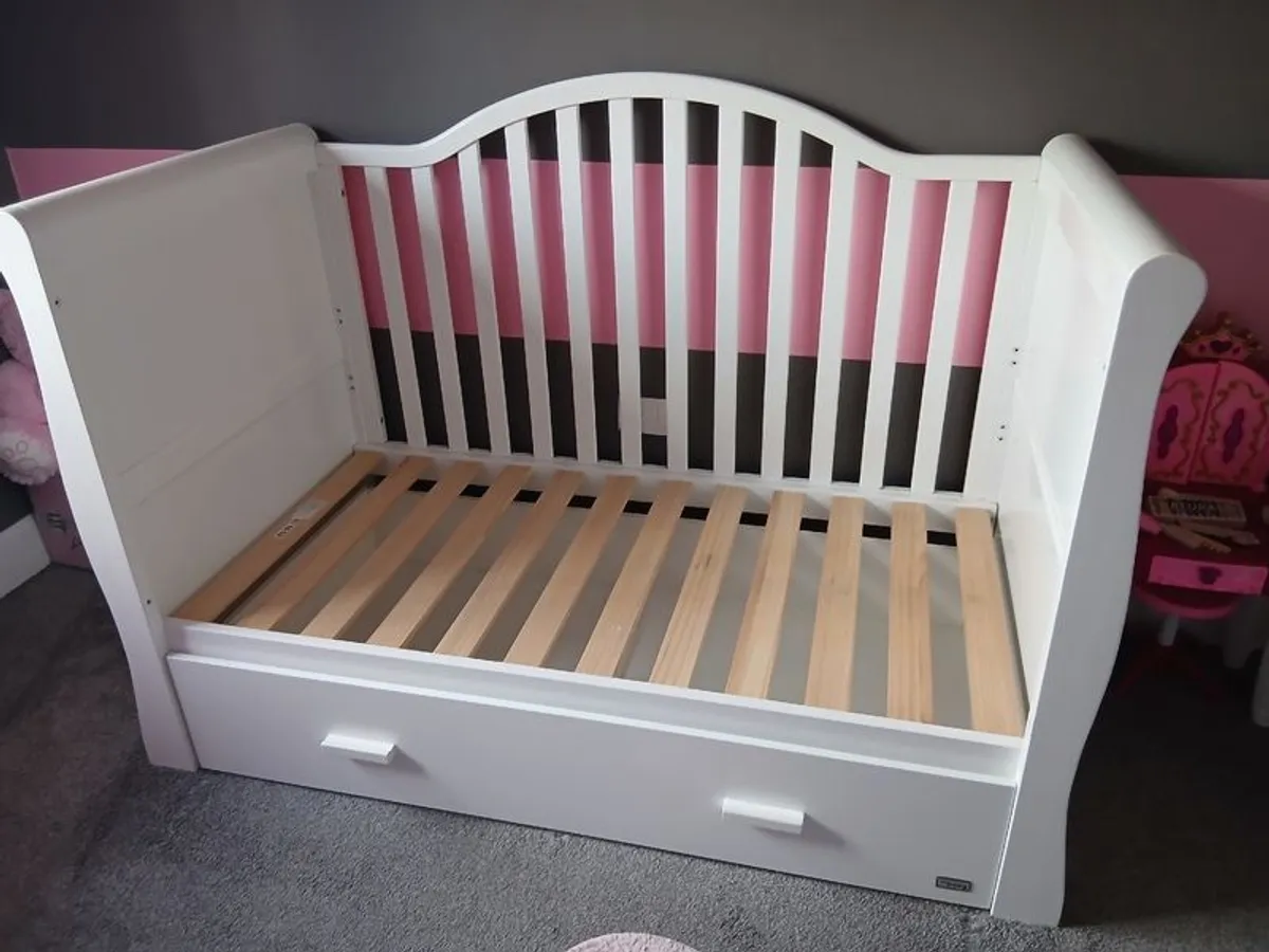 White cot bed - Image 3