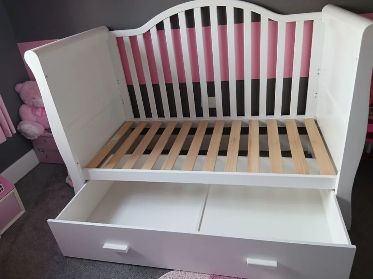 White cot bed - Image 4