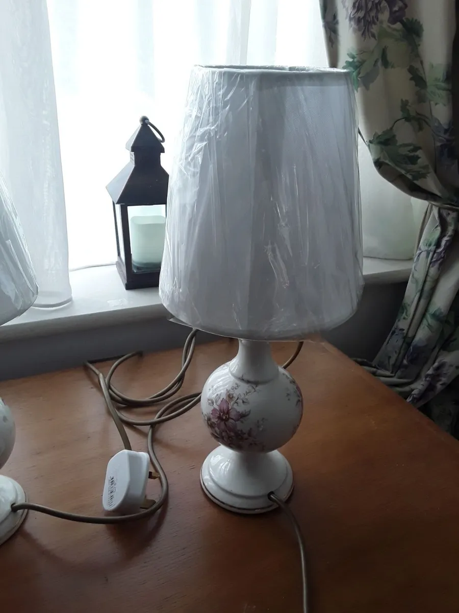 Two lovely vintage bedside lamps brand new - Image 1