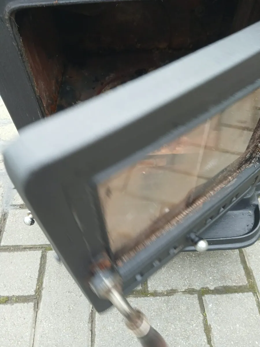 Wood burning stove with hearth - Image 2