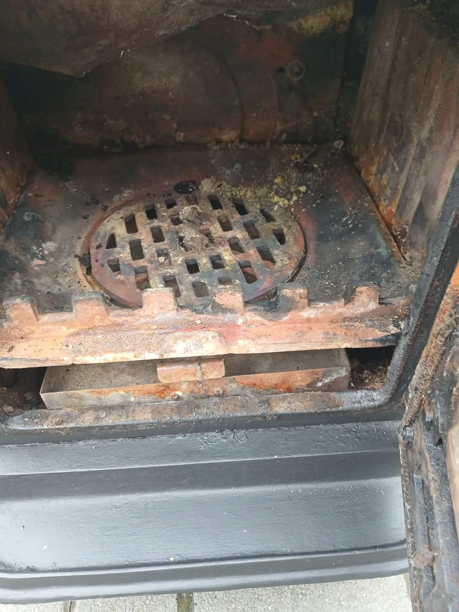 Wood burning stove with hearth - Image 3