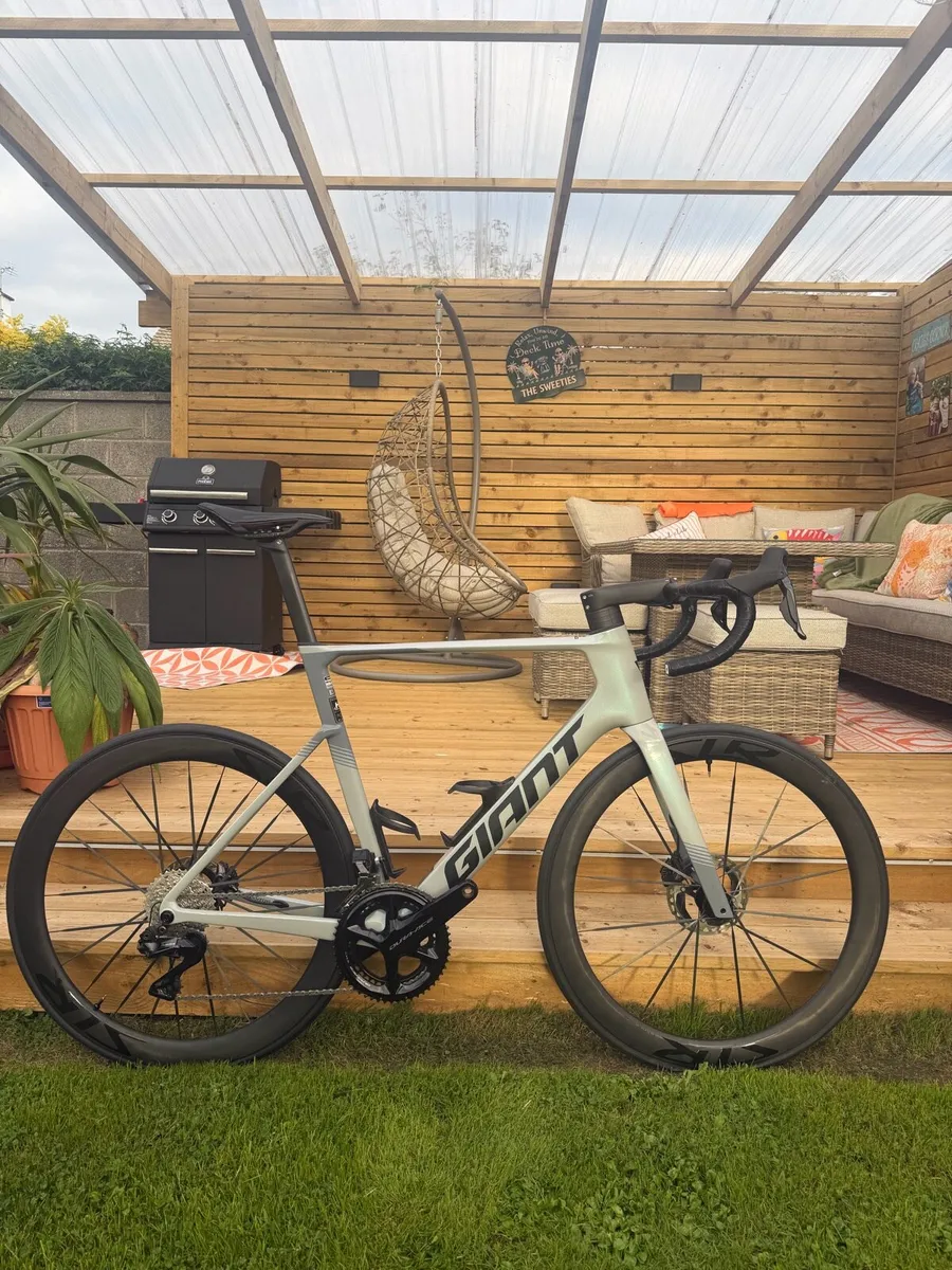 Giant propel advanced pro dura ace road bike - Image 1