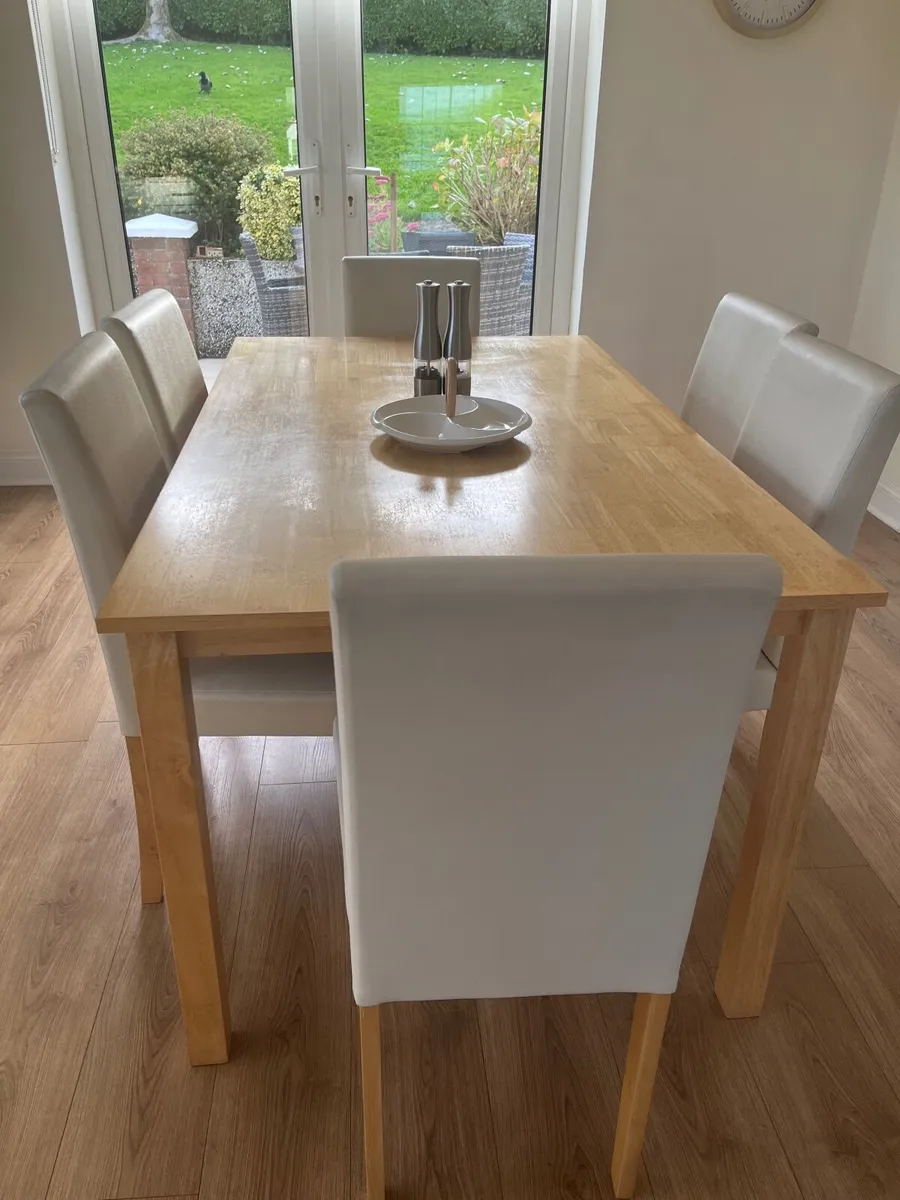 Table and  6 chairs - Image 1