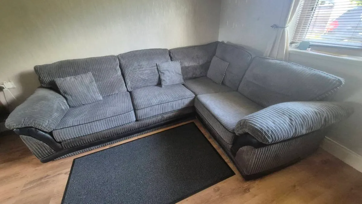 Lovely corner sofa - Image 2