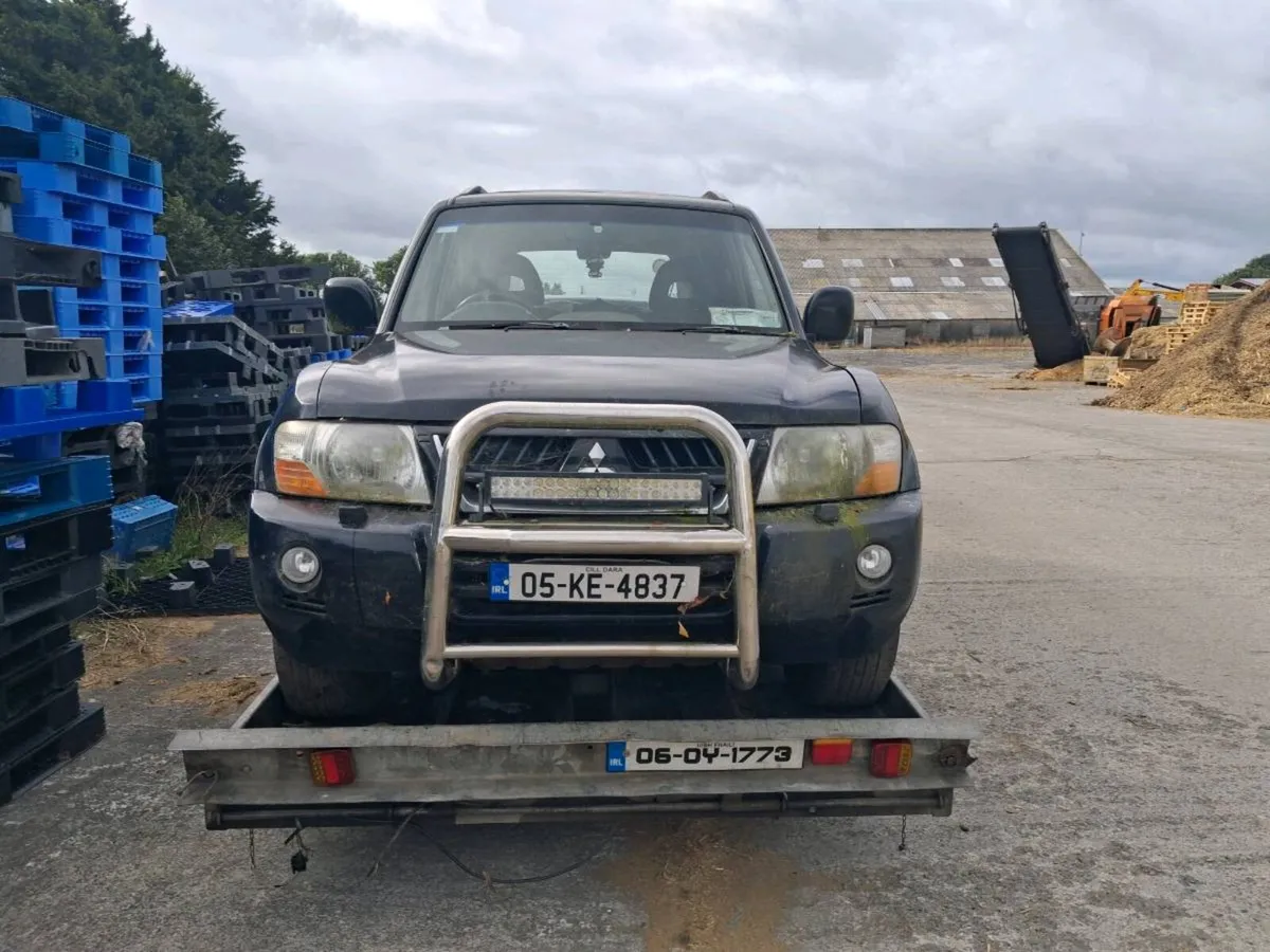 2005 mitsubishi pajero  parts/repair - Image 2