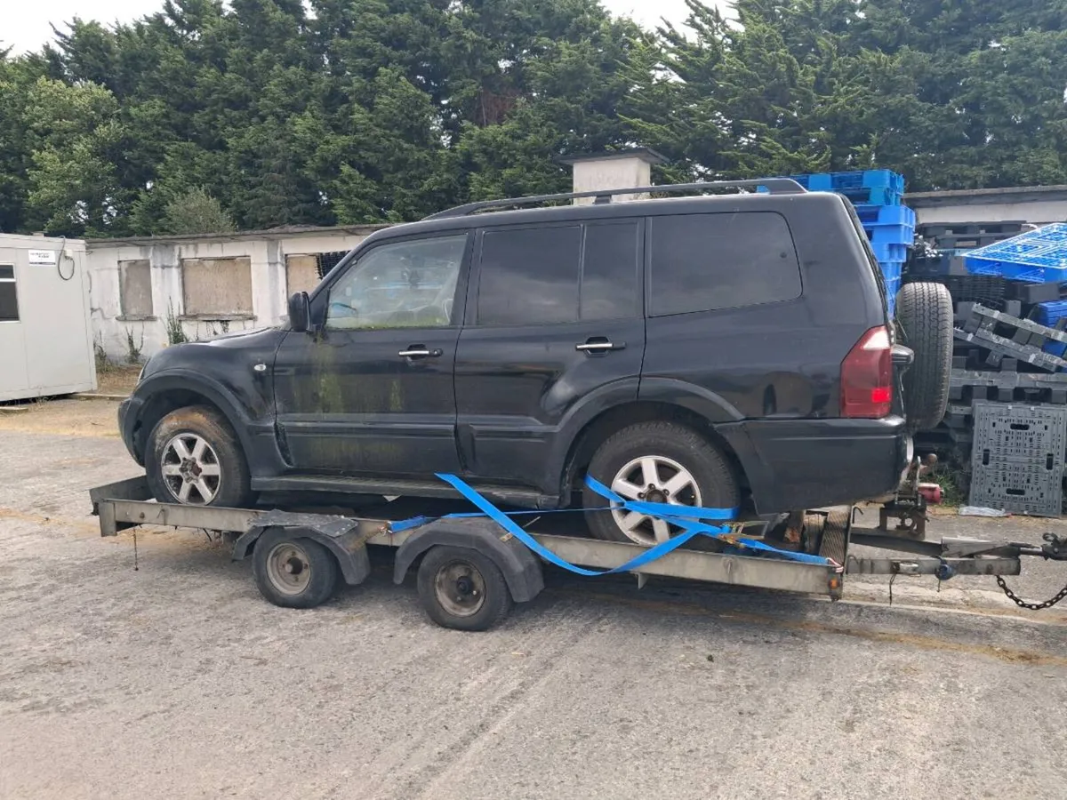 2005 mitsubishi pajero  parts/repair - Image 3